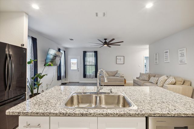 9609 Alderleaf Trail, Fort Worth, TX 76036