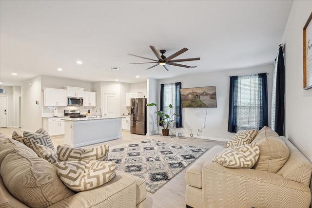 9609 Alderleaf Trail, Fort Worth, TX 76036