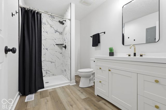 730 Colonial Way, Greenwood, IN 46142