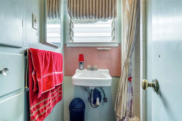 748 N East, Reedley, CA 93654