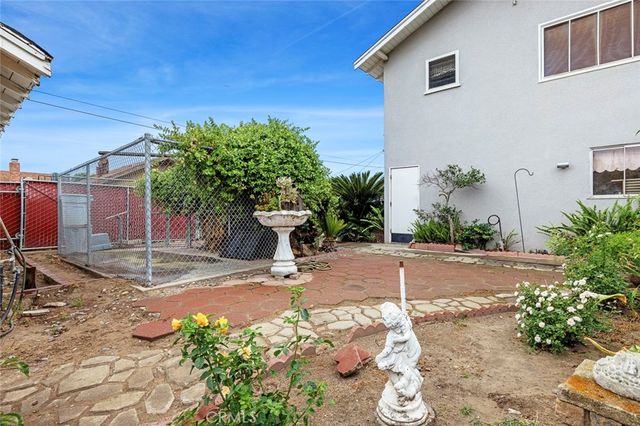 748 N East, Reedley, CA 93654