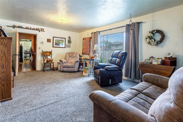 748 N East, Reedley, CA 93654