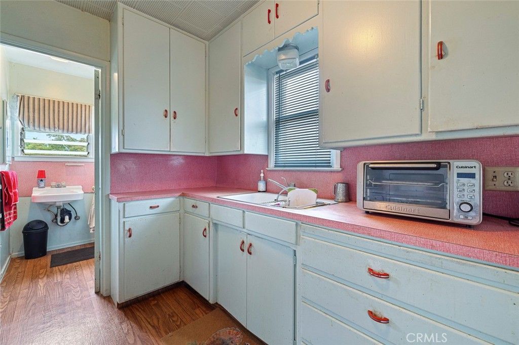 Image 35 of property listing at 748 N East, Reedley, CA 93654