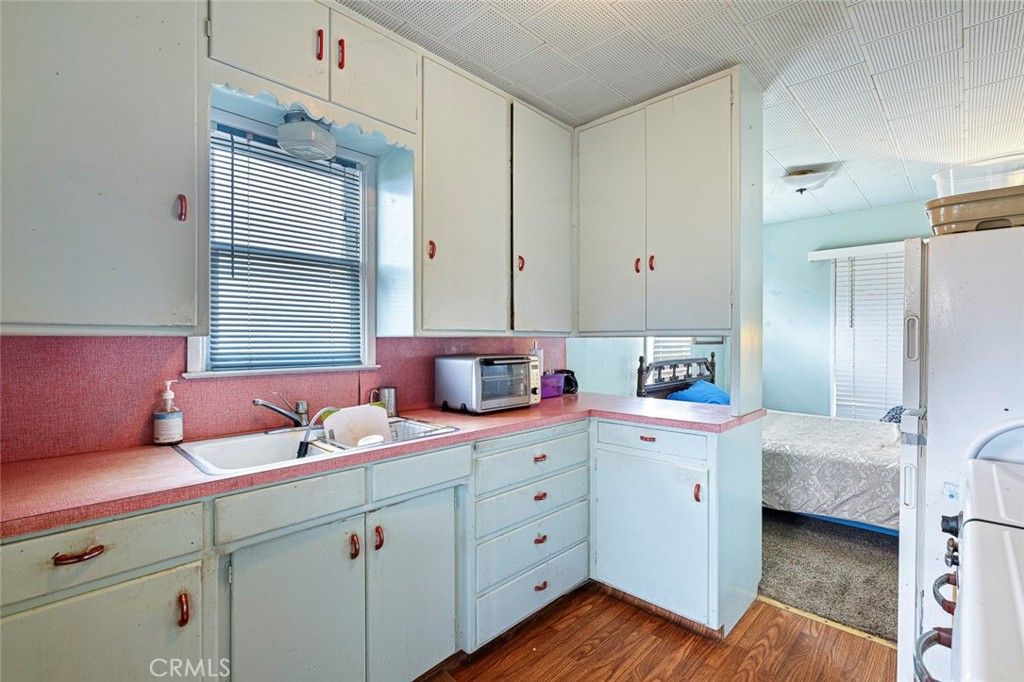Image 38 of property listing at 748 N East, Reedley, CA 93654