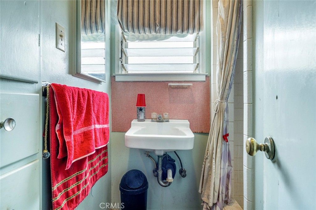 Image 39 of property listing at 748 N East, Reedley, CA 93654