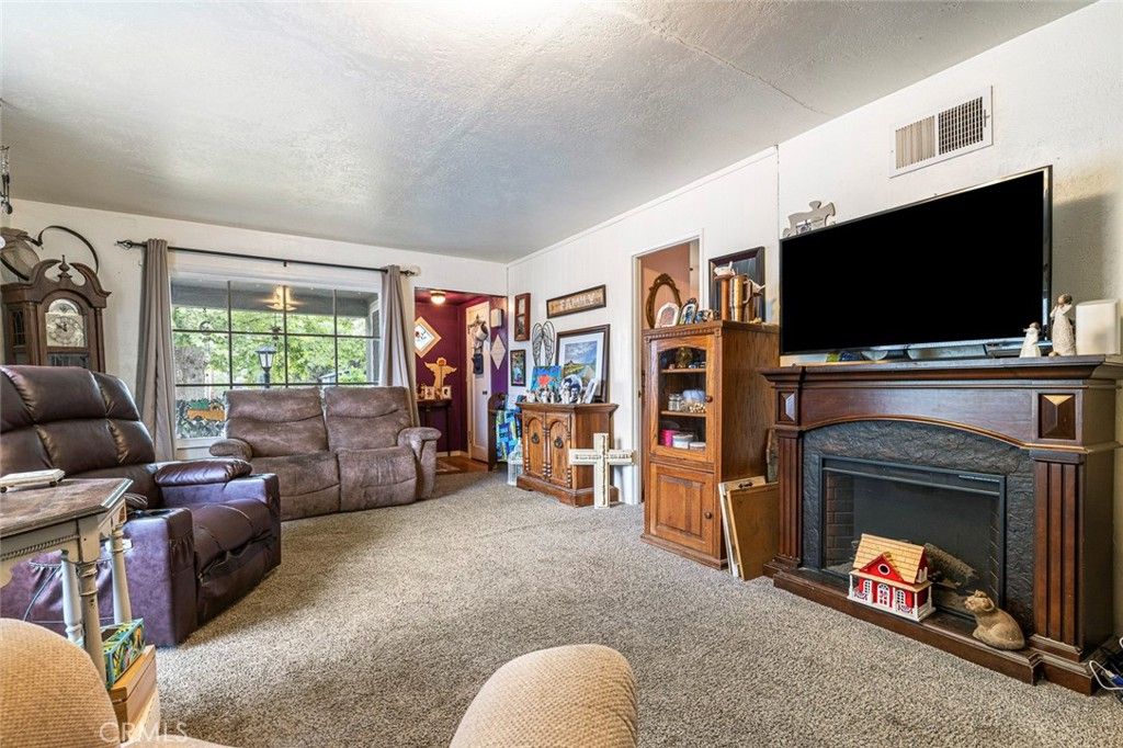 Image 8 of property listing at 748 N East, Reedley, CA 93654