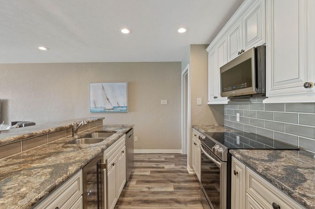 15575 Marina Drive 233B, Conroe, TX 77356
