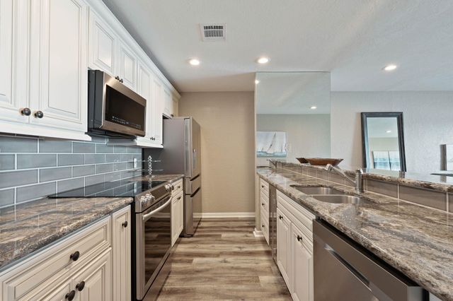 15575 Marina Drive 233B, Conroe, TX 77356