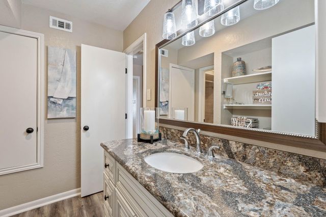 15575 Marina Drive 233B, Conroe, TX 77356