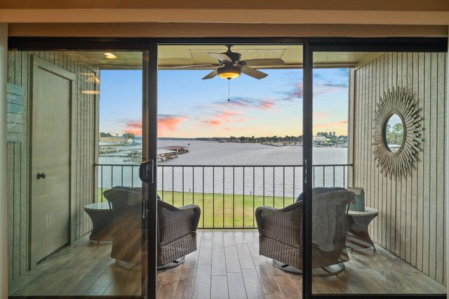 15575 Marina Drive 233B, Conroe, TX 77356