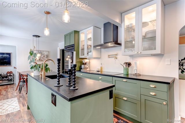 1512 Eason, Waterford Charter Township, MI 48328