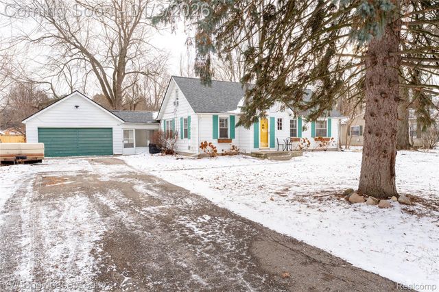 1512 Eason, Waterford Charter Township, MI 48328