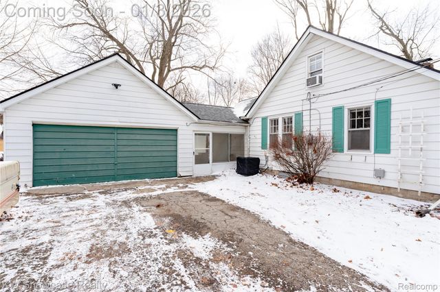 1512 Eason, Waterford Charter Township, MI 48328