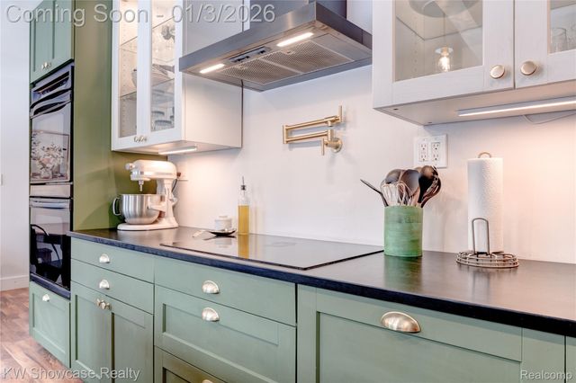 1512 Eason, Waterford Charter Township, MI 48328