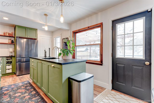 1512 Eason, Waterford Charter Township, MI 48328