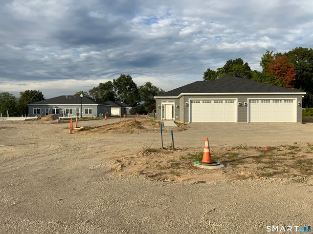 37 Shingle Hill Road C, West Haven, CT 06516