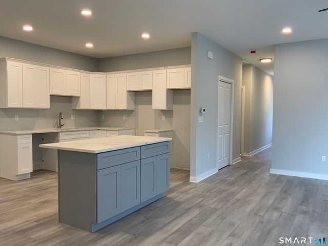 37 Shingle Hill Road C, West Haven, CT 06516