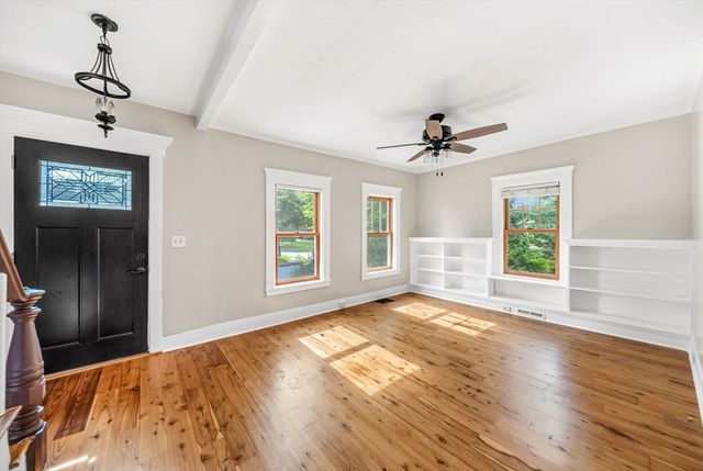 4 Shaw St, Medway, MA 02053