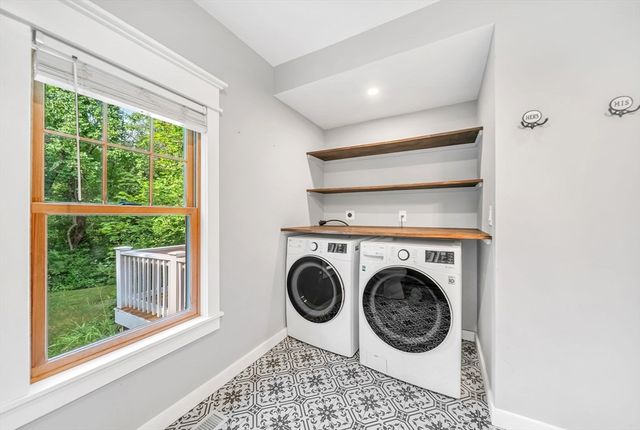 4 Shaw St, Medway, MA 02053