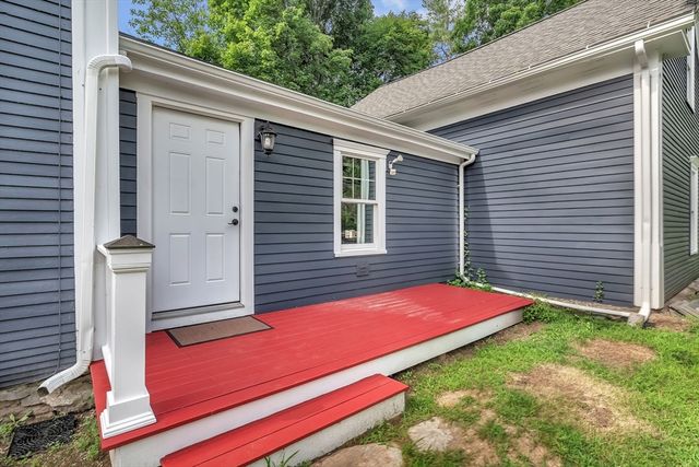 4 Shaw St, Medway, MA 02053