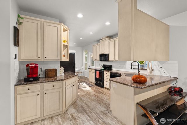 4 Lakeview Lane, South Bend, WA 98586