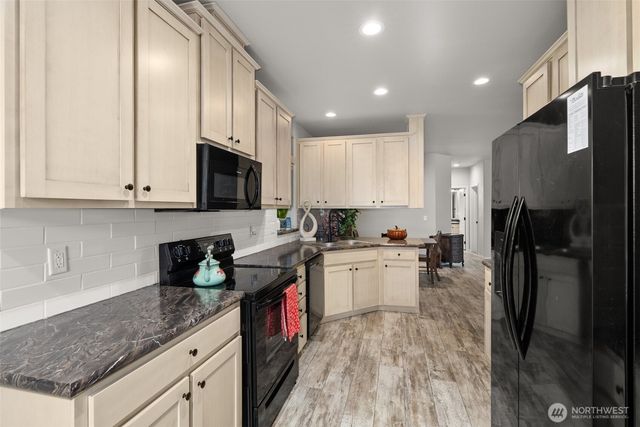 4 Lakeview Lane, South Bend, WA 98586