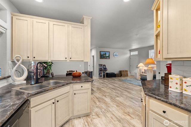 4 Lakeview Lane, South Bend, WA 98586