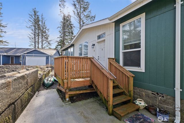 4 Lakeview Lane, South Bend, WA 98586