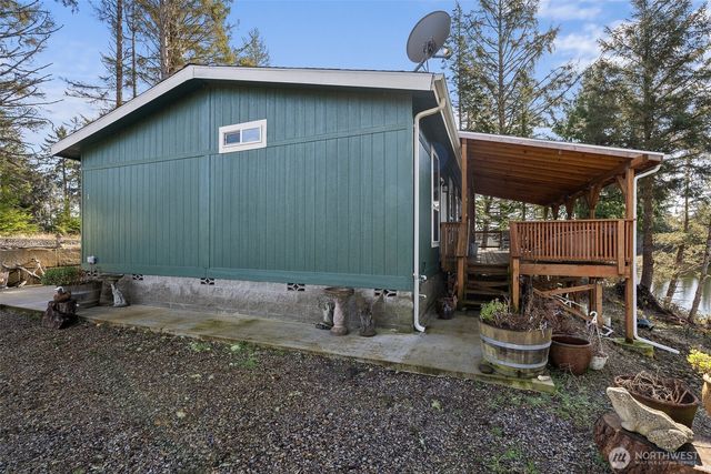 4 Lakeview Lane, South Bend, WA 98586