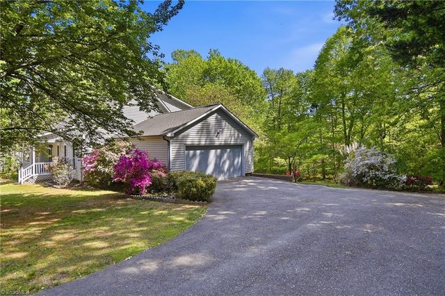 407 Grenham Road, Greensboro, NC 27455