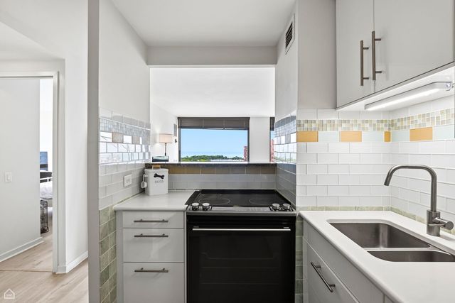 4343 N Clarendon Avenue 1812, Chicago, IL 60613