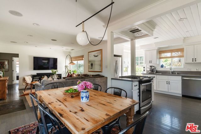 6200 Topeka Drive, Tarzana (los Angeles), CA 91335