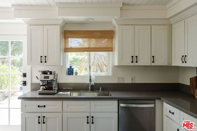 6200 Topeka Drive, Tarzana (los Angeles), CA 91335