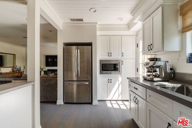 6200 Topeka Drive, Tarzana (los Angeles), CA 91335