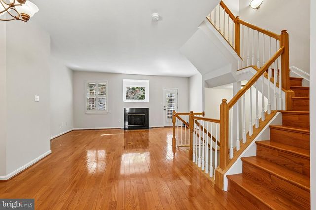 45553 READING TER, Sterling, VA 20166