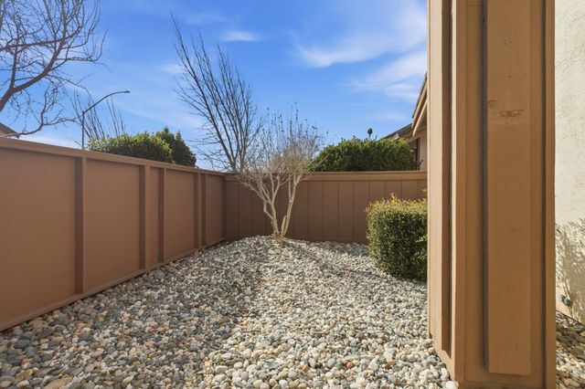 1937 Bur Oak Dr, Modesto, CA 95354