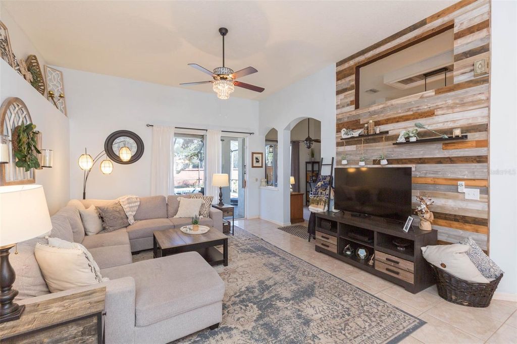 Image 11 of property listing at 7007 POTOMAC CIRCLE, Riverview, FL 33578