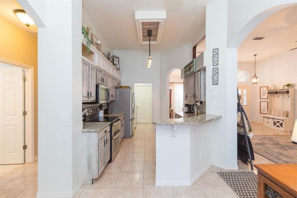 Image 13 of property listing at 7007 POTOMAC CIRCLE, Riverview, FL 33578