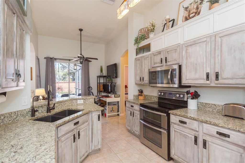 Image 16 of property listing at 7007 POTOMAC CIRCLE, Riverview, FL 33578