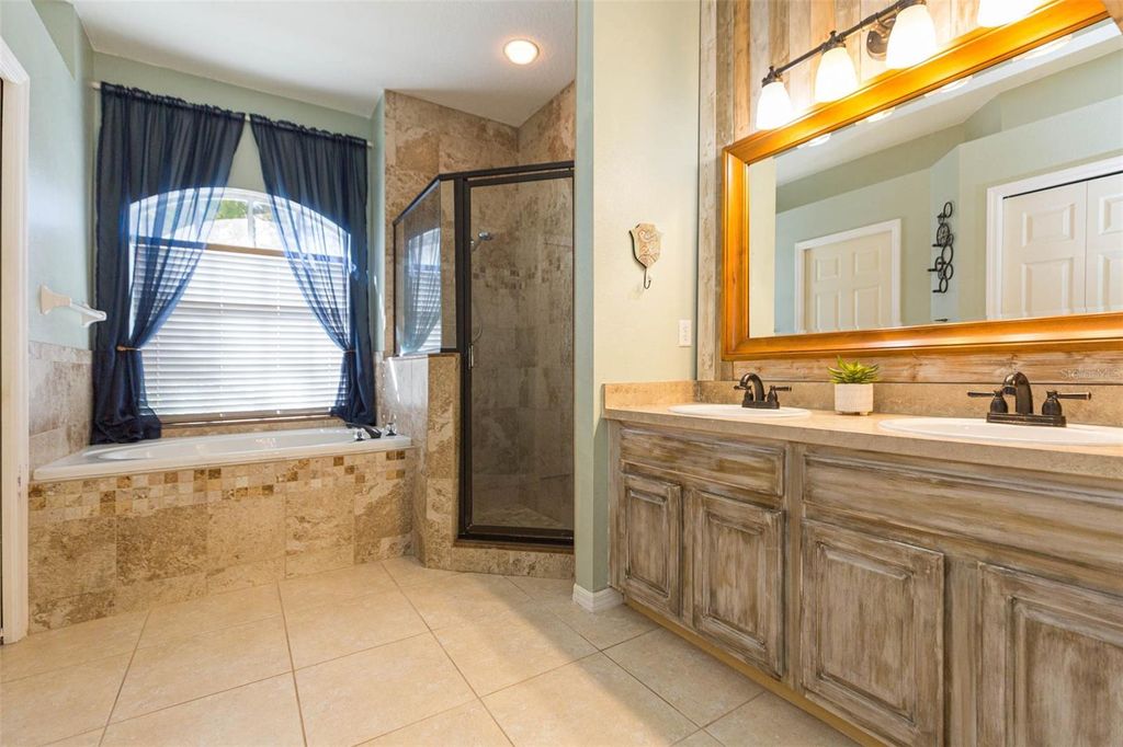 Image 24 of property listing at 7007 POTOMAC CIRCLE, Riverview, FL 33578