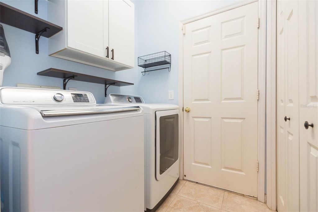 Image 33 of property listing at 7007 POTOMAC CIRCLE, Riverview, FL 33578