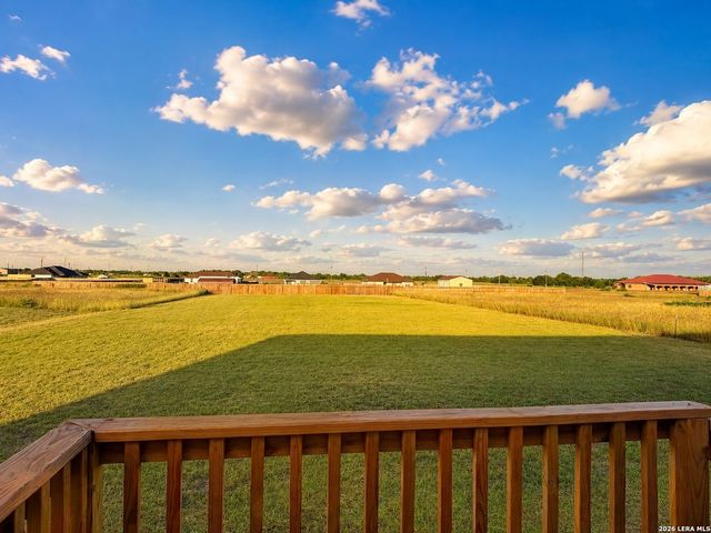 173 MEDINA VERDE DR, Natalia, TX 78059