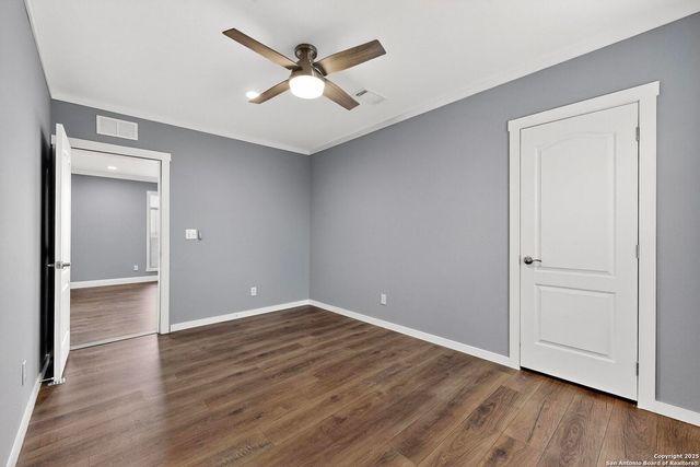 173 MEDINA VERDE DR, Natalia, TX 78059
