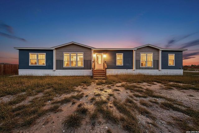 173 MEDINA VERDE DR, Natalia, TX 78059