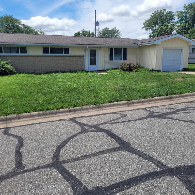 1403 Brittany St, Salina, KS 67401