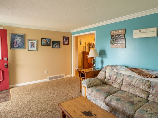 5619 ZEMVILLE Drive, Erie, PA 16509