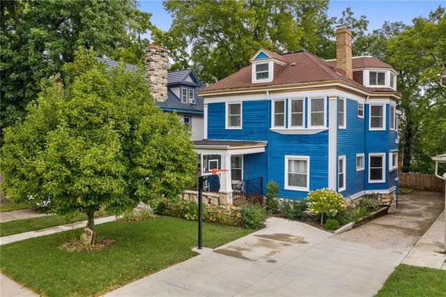 4033 WARWICK Boulevard, Kansas City, MO 64111