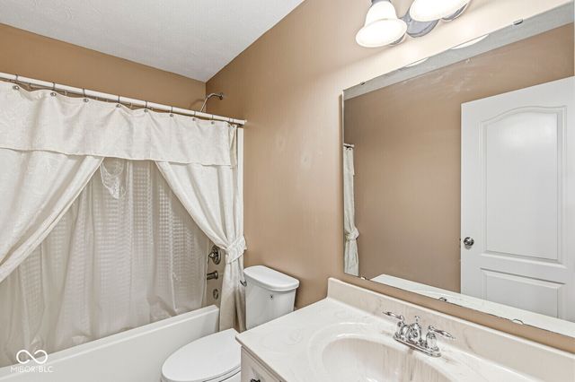 18744 Round Lake Road, Noblesville, IN 46060