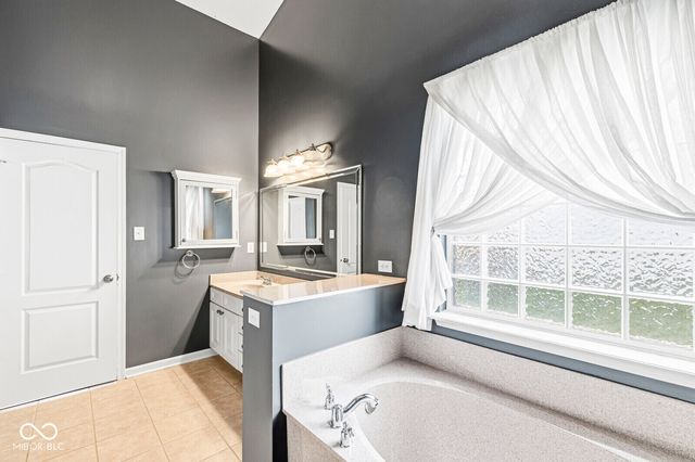 18744 Round Lake Road, Noblesville, IN 46060