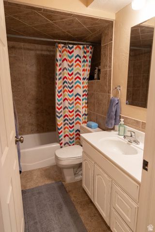218 E GOLDEN WILLOW CIR, Sandy, UT 84070